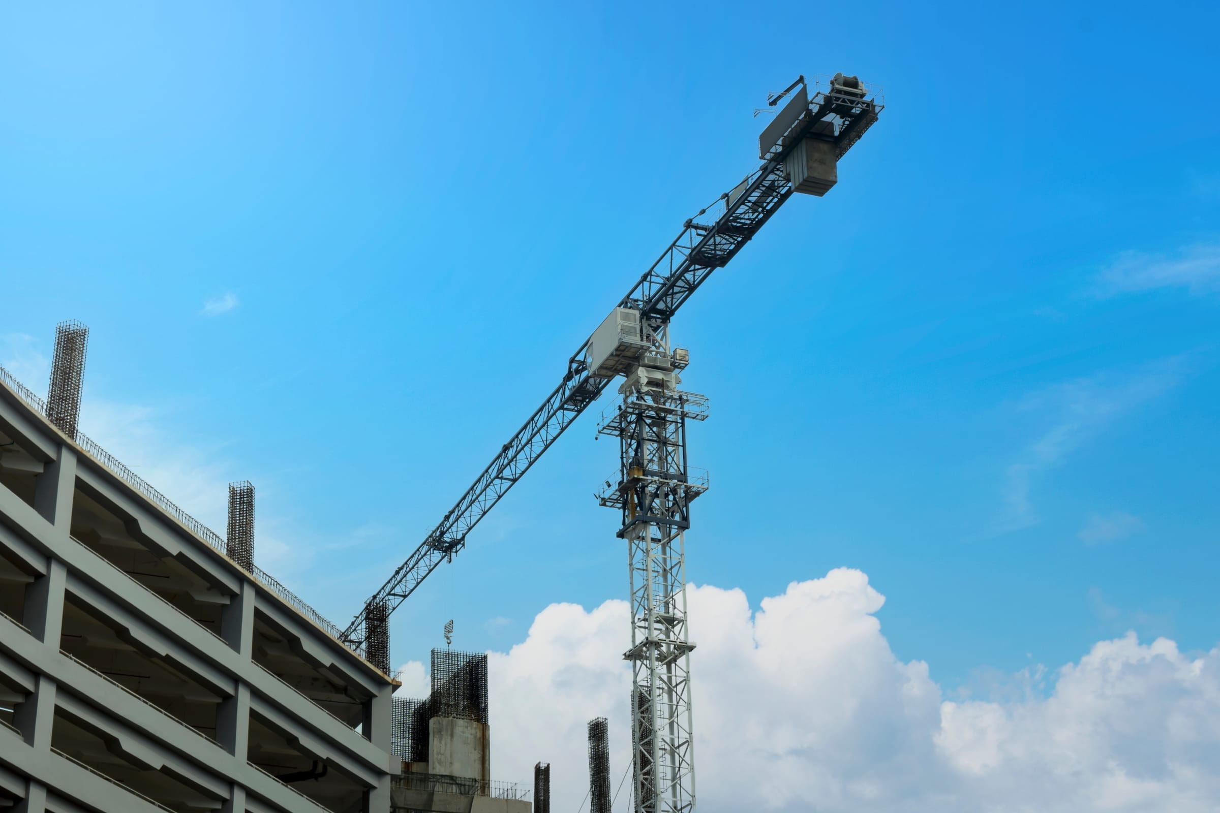 Engins BTP — chargeur, bétonnière et équipements de chantier